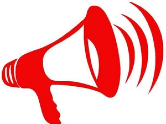 Владельцы территорий, прилегающих к лесу, обязаны обеспечивать ее очистку от сухой травы, мусора и других горючих материалов либо отделять лес противопожарным барьером