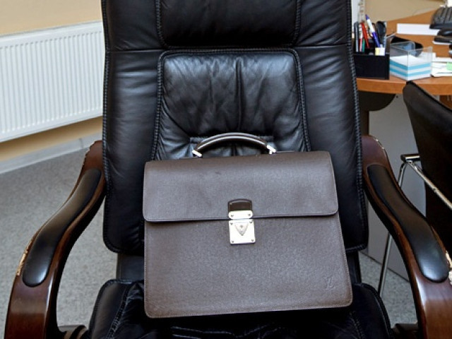 В Салаватском районе директор рынка уволен за попытку усидеть на двух креслах.